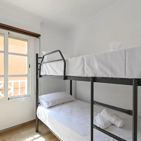 Seastar Apartment *
